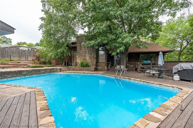 1306 Hidden Valley Street, Van Buren, AR 72956