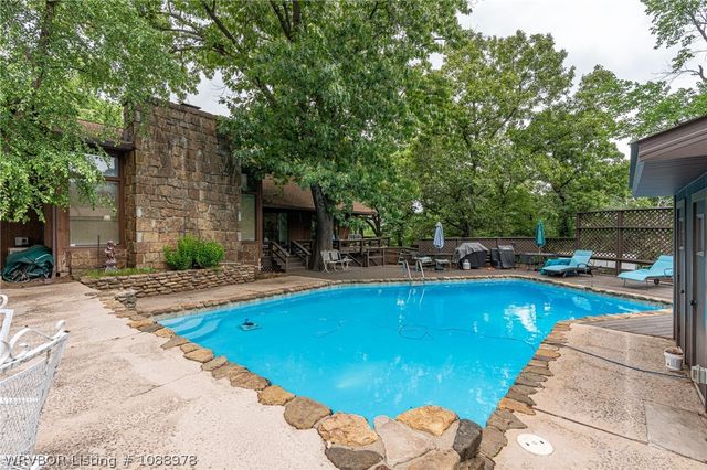 1306 Hidden Valley Street, Van Buren, AR 72956