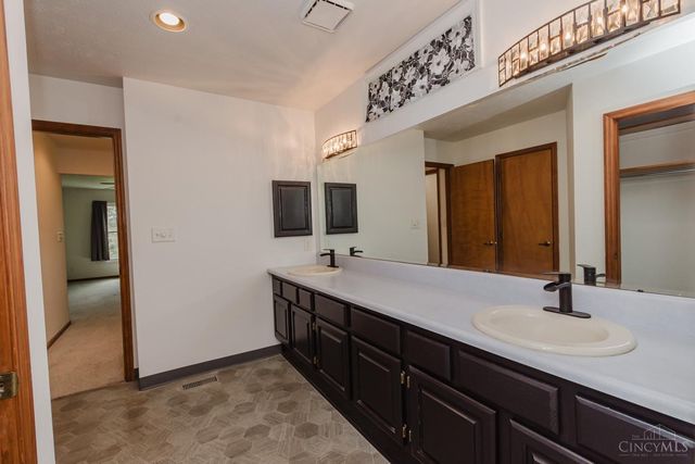 430 Craftsbury Court, Kettering, OH 45440