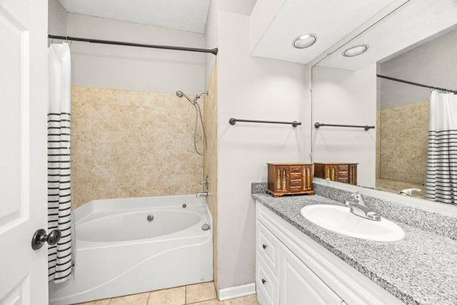 2213 Riverway Dr, Old Hickory, TN 37138