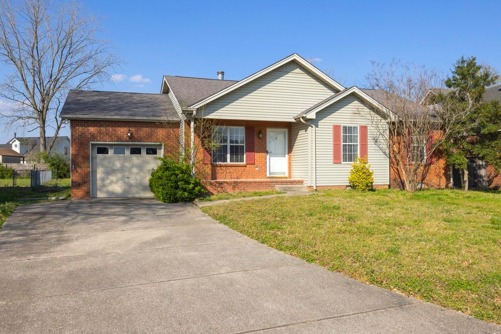 2213 Riverway Dr, Old Hickory, TN 37138