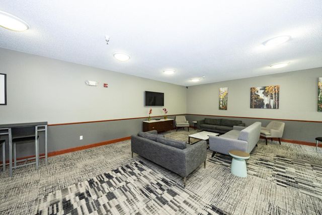 4824 E 53rd Street 503, Minneapolis, MN 55417