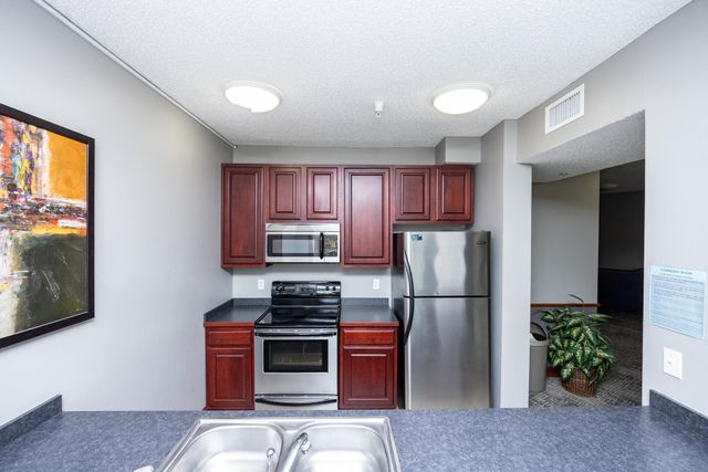4824 E 53rd Street 503, Minneapolis, MN 55417