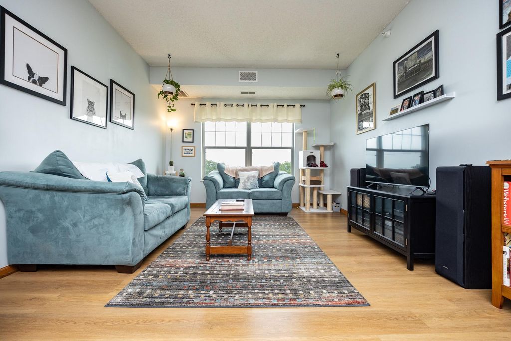 4824 E 53rd Street 503, Minneapolis, MN 55417