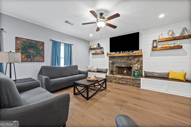 130 Canyon Lake Drive, Moreland, GA 30259