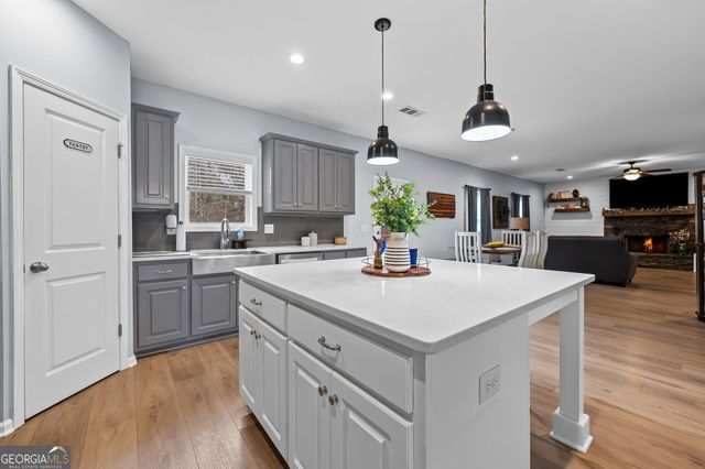 130 Canyon Lake Drive, Moreland, GA 30259