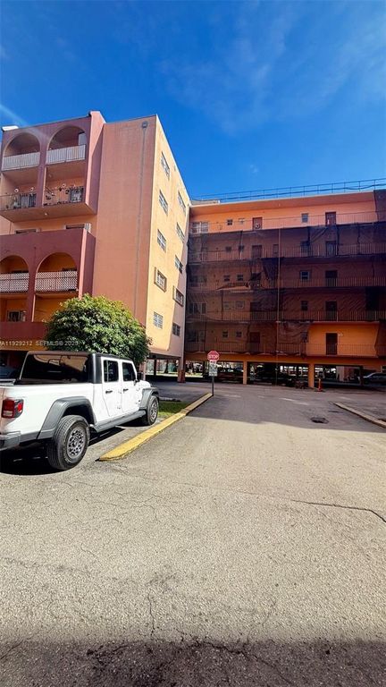 440 E 23rd St 1401, Hialeah, FL 33013