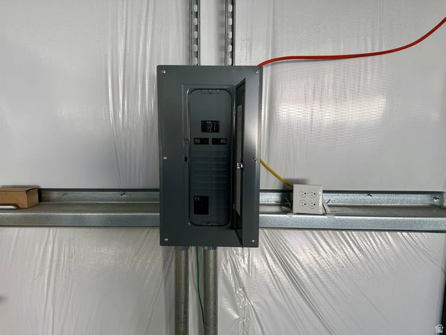 1395 N 1350 W, Farr West, UT 84404