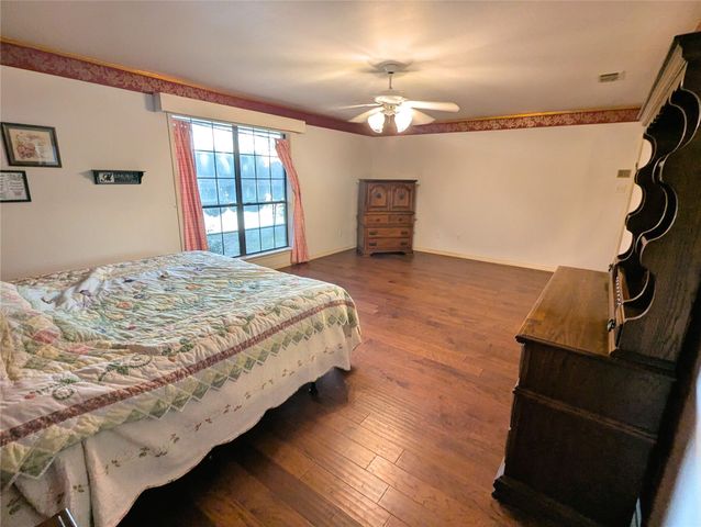 237 Lakeside Place Street, Mineola, TX 75773