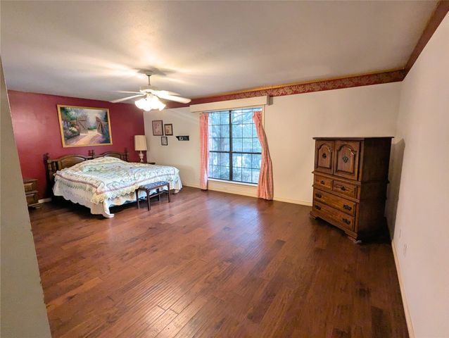 237 Lakeside Place Street, Mineola, TX 75773