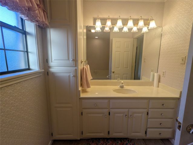 237 Lakeside Place Street, Mineola, TX 75773