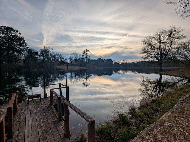 237 Lakeside Place Street, Mineola, TX 75773