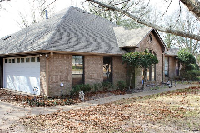 237 Lakeside Place Street, Mineola, TX 75773