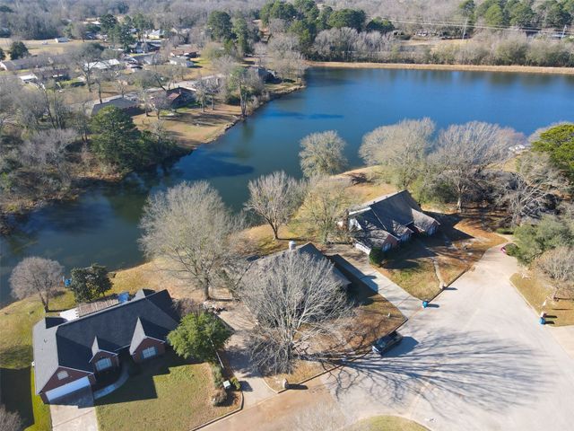 237 Lakeside Place Street, Mineola, TX 75773