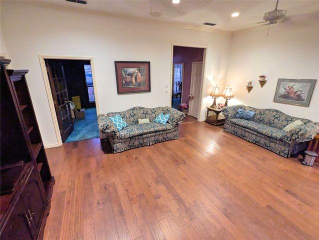 237 Lakeside Place Street, Mineola, TX 75773