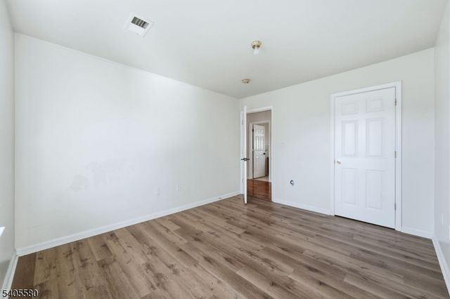 303 W Runyon St, Newark City, NJ 07108