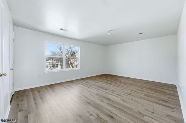 303 W Runyon St, Newark City, NJ 07108