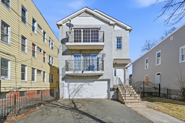 303 W Runyon St, Newark City, NJ 07108