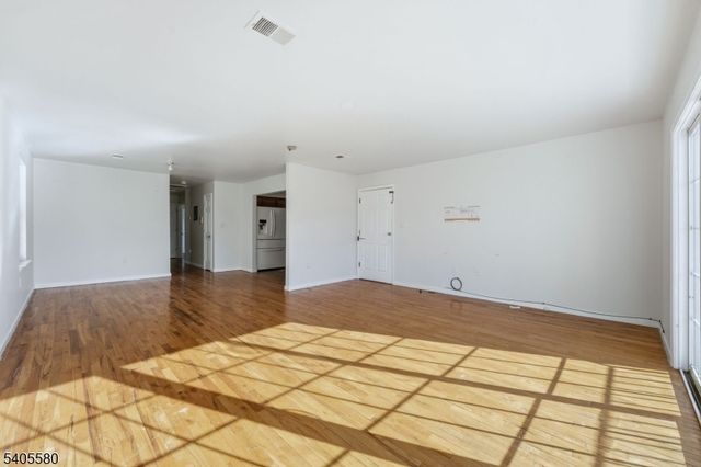 303 W Runyon St, Newark City, NJ 07108