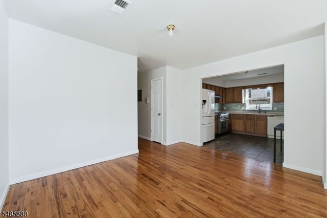 303 W Runyon St, Newark City, NJ 07108