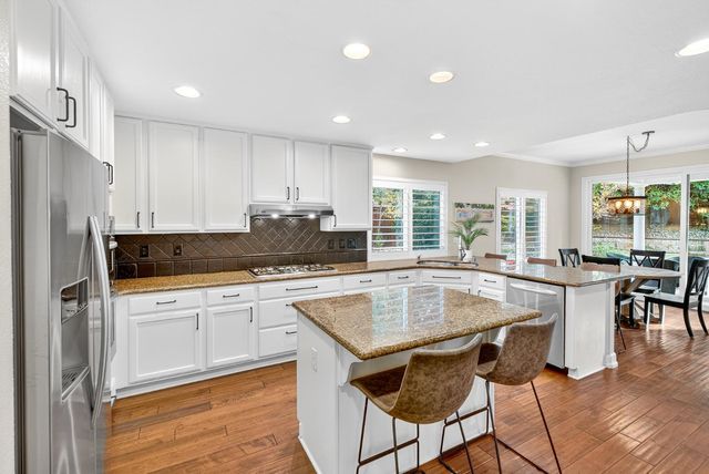 216 Heredia Ct, Roseville, CA 95747