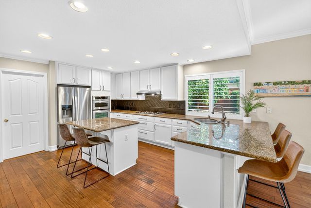 216 Heredia Ct, Roseville, CA 95747