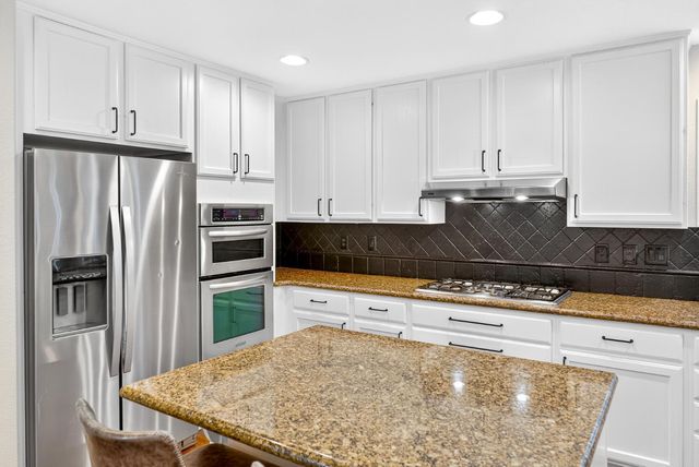 216 Heredia Ct, Roseville, CA 95747