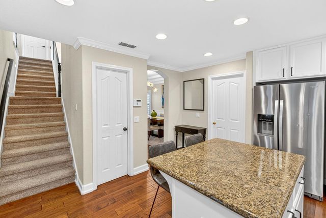 216 Heredia Ct, Roseville, CA 95747