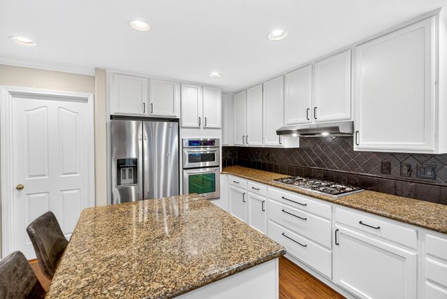 216 Heredia Ct, Roseville, CA 95747