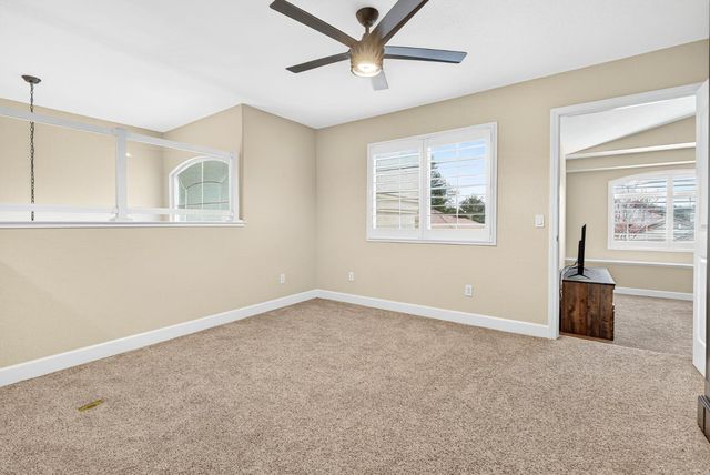 216 Heredia Ct, Roseville, CA 95747