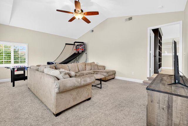 216 Heredia Ct, Roseville, CA 95747