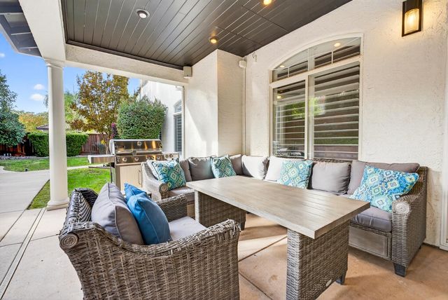 216 Heredia Ct, Roseville, CA 95747