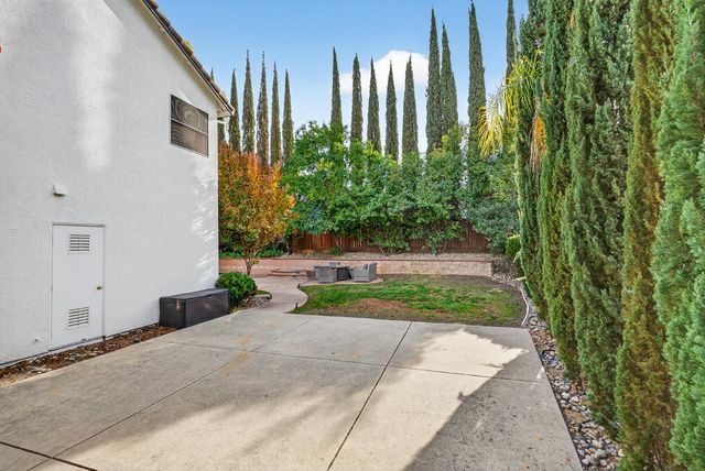 216 Heredia Ct, Roseville, CA 95747