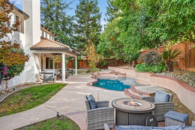 216 Heredia Ct, Roseville, CA 95747