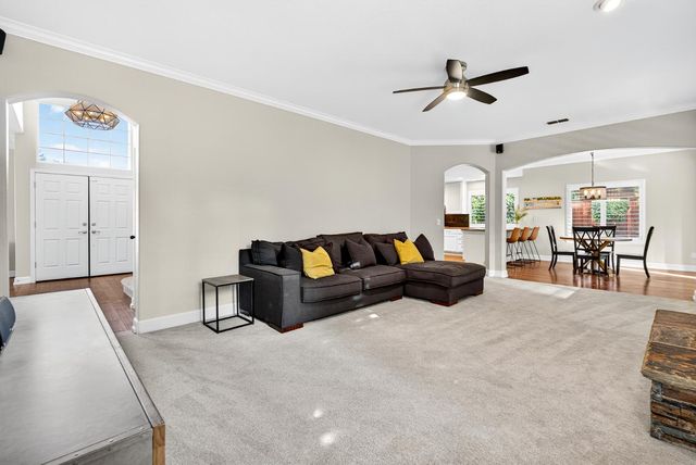 216 Heredia Ct, Roseville, CA 95747