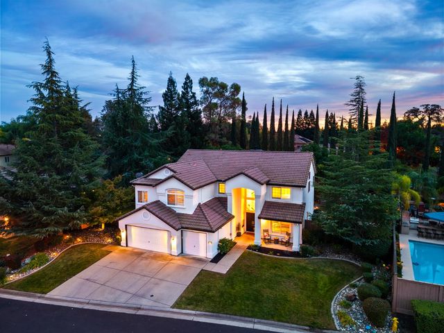 216 Heredia Ct, Roseville, CA 95747