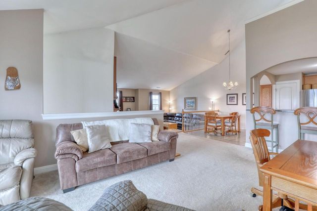 W206N16708 Blackberry CIRCLE, Jackson, WI 53037