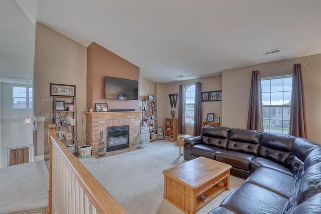 W206N16708 Blackberry CIRCLE, Jackson, WI 53037