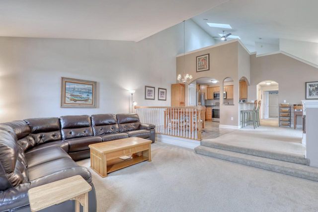 W206N16708 Blackberry CIRCLE, Jackson, WI 53037