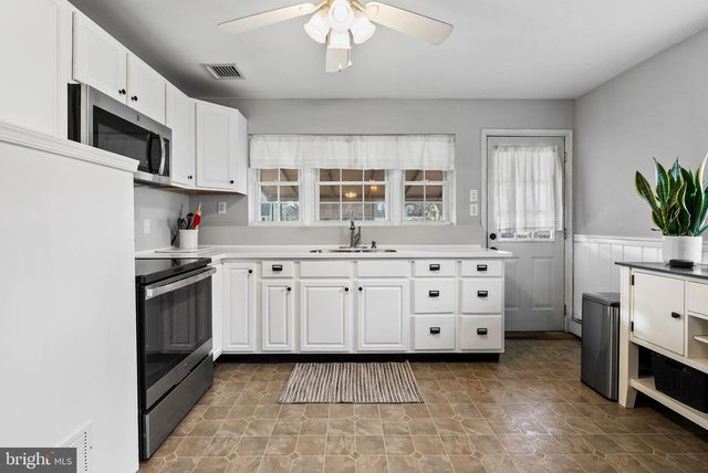 310 LOCUST DR, Phoenixville, PA 19460