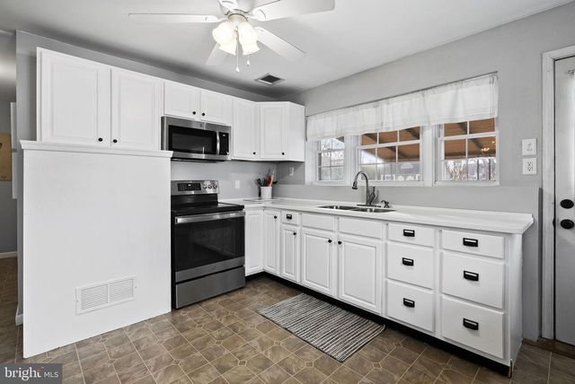 310 LOCUST DR, Phoenixville, PA 19460