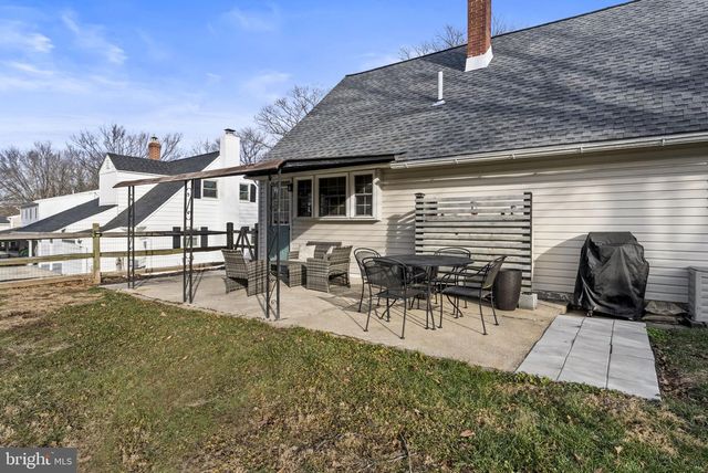 310 LOCUST DR, Phoenixville, PA 19460