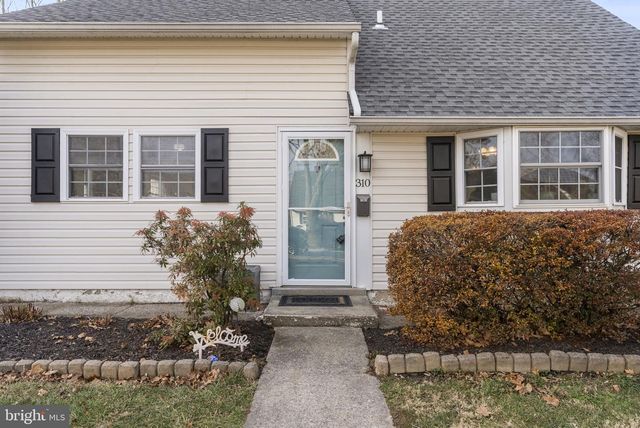 310 LOCUST DR, Phoenixville, PA 19460