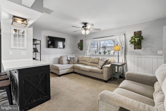 310 LOCUST DR, Phoenixville, PA 19460