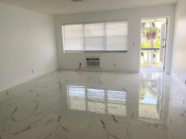 341 Windsor O, West Palm Beach, FL 33417