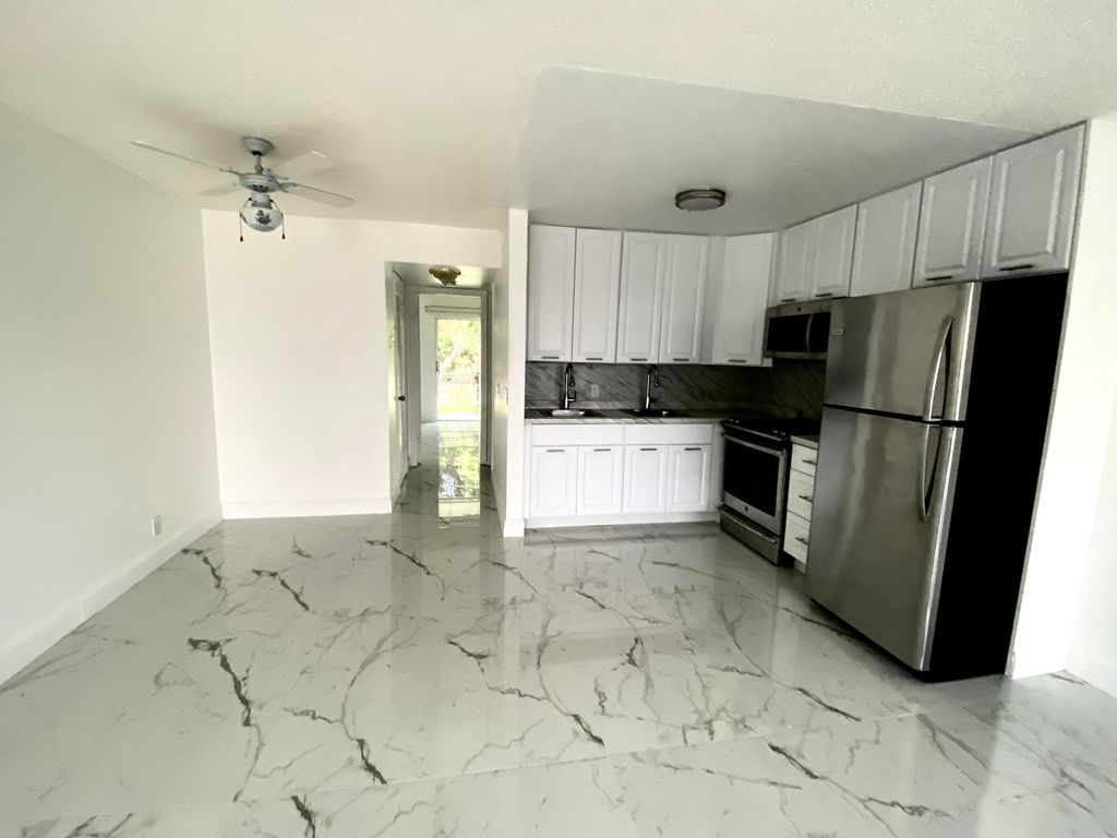341 Windsor O, West Palm Beach, FL 33417