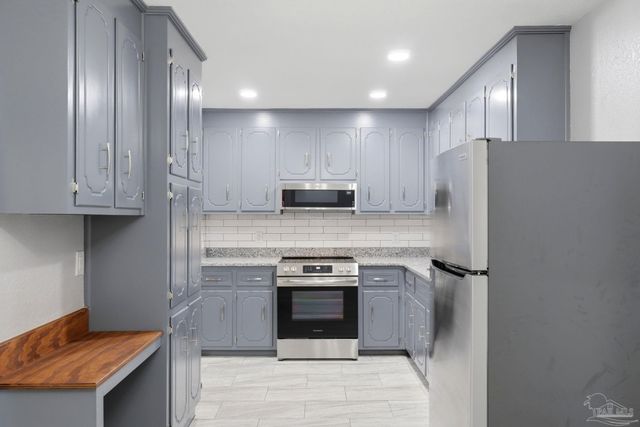 6464 Magnolia St, Milton, FL 32570