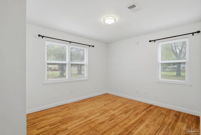 6464 Magnolia St, Milton, FL 32570