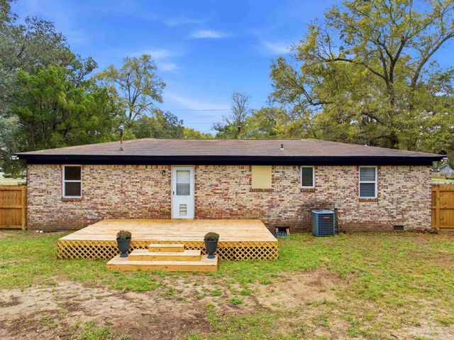 6464 Magnolia St, Milton, FL 32570