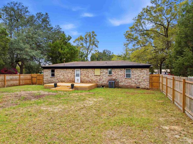 6464 Magnolia St, Milton, FL 32570